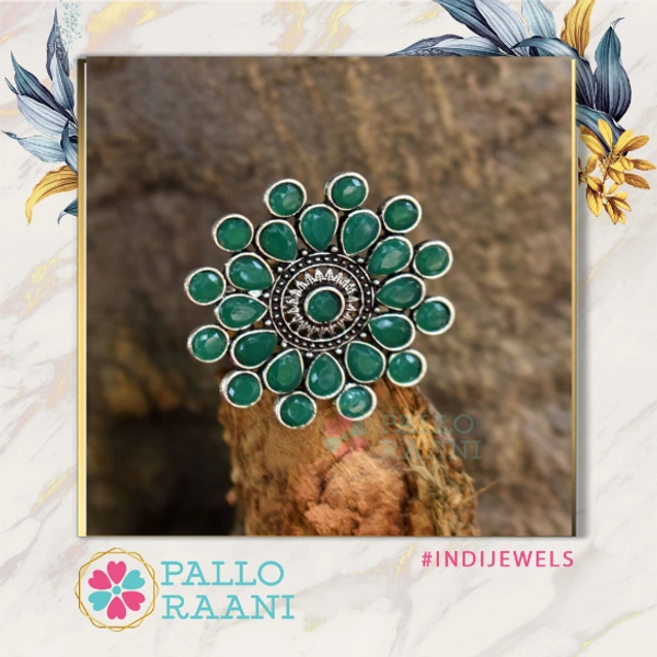 Emerald Darjeeling stone ring - adjustable, green